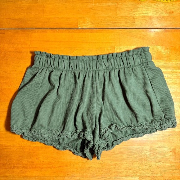 No Boundaries Pants - Women's Olive Green Waffle Knit Fairy Shorts Crochet Lace Trim Size Small